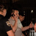 "Буду звонить Президенту": в Києві п'яні чоловіки погрожували копам Зеленським і давали хабара. Відео