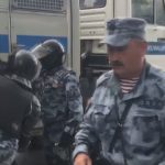 Падло уже там!: Екс-командир київського "Беркута" бере участь в розгоні протестувальників у Москві. Відео