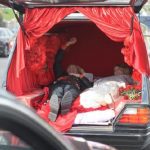 «Пока смерть не разлучит нас»: Ксенія Собчак приїхала в ЗАГС на катафалку. Відео