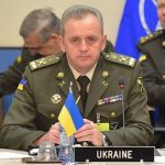 «Муженко уже навіть не військовий»: Зеленський повністю звільнив з армії голову збройних сил України