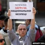 Біля Нацради з ТБ побилися противники і захисники телеканалу NewsOne. Відео