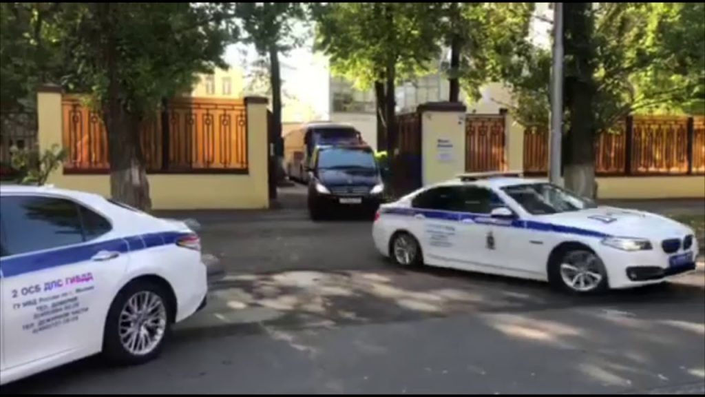 Обмін полоненими. З'явилося відео, як зі стін Лефортово виїжджає кортеж з українськими полоненими