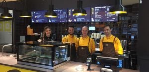 Мережу потрясли ціни в новій кав'ярні Порошенко: Солодощі від 75 гривень