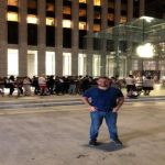 Глава Офісу Президента Андрій Богдан засвітився в черзі за новим iPhone в США