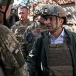 "Кому Майдан, а кому Держава": Зеленський в День захисника надів каску і відвідав зону ООС. Відео