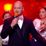 Керівник хору імені Верьовки розповів скільки їм заплатили за пісню про підпал будинку Гонтаревої