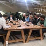 «Гуляв-гуляв і раптово попав на майдан»: Зеленський влучно поглумився над Порошенко Відео