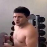 "Дам по пиці всім ворогам": Напівголий і з трубою. В мережу злили відео з тренування Зеленського