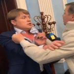 Скандал дня! Олег Ляшко подрався із нардепом від Слуги народу Андрієм Герусом!. Відео