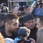 "Що ти, клоун, мені говориш»: Нацкорпус і Білецький зчепилися з Давидом Арахамія біля Ради. Відео
