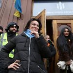 "Вульгарщина просто прет": Маруся Зверобой покрыла матами журналиста за сравнение себя с Савченко. Видео