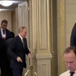 "Кто побил Путина???": После встречи с Зеленским президент России начал прихрамывать на ногу