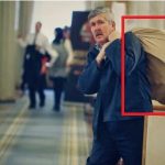 "В конвертах давали, а уже мішками носять": Мережа сперечається що за мужик вусатий, і що він робить в Раді