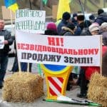 Проплачені "аграрії" взяли будинок Зеленського в оточення - мітингувальників хочуть прорватися до президента