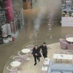 Як люди від кип'ятку рятувались! У Києві торговий центр Ocean Plaza затопило окропом, багато обпечених