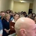 Під Львовом лікарі заспівали гімн України, дізнавшись, що до них не привезуть українців з Китаю