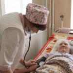 Наша Медицина!: Подробиці воскресіння бабусі - лікарі сказали мертва, а рідні вже вирили могилу. Відео