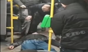 Жах в Харкові: В тролейбусі на очах пасажирів чоловік вбив хлопця через відсутність білета. Відео
