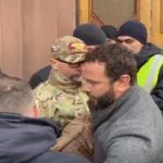 "Дубинський чорт": На Олександра Дубинського напали прихильники Порошенка під стінами ДБР