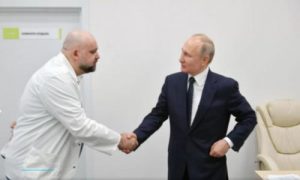 Путін підчепив хворобу?: Лікар, який нещодавно фотографувався з Путіним, захворів на коронавірус