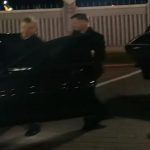 "Прилетів, нахамив журналістам, сів в машину і поїхав": Порошенко прилетів до Борисполя з дітьми в масках. Відео