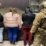 Як спецназ СБУ штурмом закривав бордель на карантин в Харкові. Відео