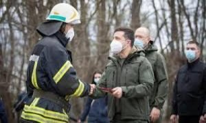 Зеленський нагородив співробітників ГСЧС за гасіння пожежі