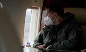 "Ви для нас - герої": Зеленський нагородив співробітників ГСЧС за гасіння пожежі в Чорнобильській зоні