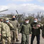 Президент на передовій: Зеленський відвідав військовий мобільний госпіталь для хворих Covid-19 в районі ООС