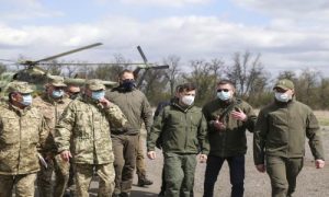 Президент на передовій: Зеленський відвідав військовий мобільний госпіталь для хворих Covid-19 в районі ООС