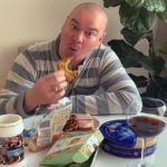 «У людей немає грошей, щоб так жерти»: В мережі накинулися на Кошового за пісню про карантин. Відео