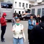 Просто ШОК: У Києві понад 60 осіб  "бунтарів з Балі" втекли з обсервації в готелі «Козацький». Відео