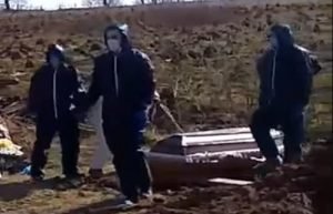 Поховали 37-річну жінку яка померла від Covid-19