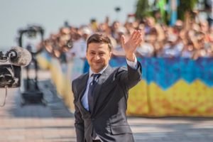 Українці найбільше не довіряють Порошенко