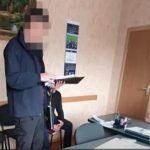 Полицейские почти до смерти избили оператора майнинга криптовалют, и забрали все оборудование. Видео