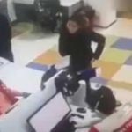 Ось до чого доводить КАРАНТИН: Клієнтка «Нової пошти» замість маски наділу на голову труси. Відео