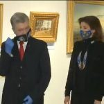 Порошенко замість походу на допит в ДБР у справі про картини відкрив виставку цих же картин. Відео
