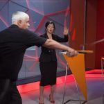 Дмитро Корчинський в прямому ефірі облив водою ветерана АТО і ЛГБТ-активіста. Відео