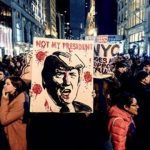 Угроза Президенту: Дональда Трампа спрятали в бункере из-за протестов. Видео