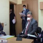 ДБР оприлюднило відео, як Петро Порошенко тікає від слідчих через чорний хід. Відео