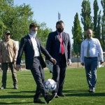 "Як в дитинстві, кайф": Володимир Зеленський поганяв по футбольному полі мера Нової Каховки. Відео