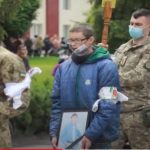 Жах ДНЯ:  На могилі вбитого снайпером бійця ООС трагічно помер його друг дитинства. Відео