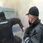 Драки и протесты под Радой! Активисты за отставку Авакова подожгли полицейский "Уазик". Видео