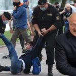 Білоруси вийшли на вулиці міст. Міліція почала арешти - вже більше 200 затриманих. Відео