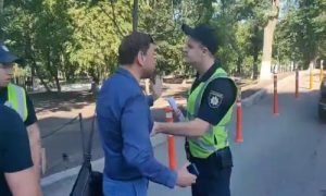 Відео бійки В'ятровича з поліцейськими