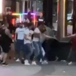 Хлопцеві перерізали горло, а поліція спостерігала за стріляниною. Перші подробиці розборок в центрі Києва. Відео