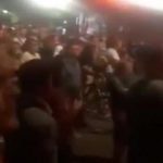 Радість на нічних вулицях Луцька. Люди аплодують та скандують "Молодці!" на адресу силовиків. Відео