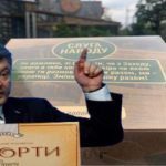 "Слуги народу" кинули виклик "Рошен" і випустили цукерки на честь річниці партії