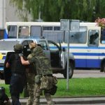 Після передачі води луцьким заручникам, в автобусі прогриміли постріли: НАЖИВО ТРАНСЛЯЦІЯ