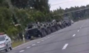Білорусь перекидає на кордон з Росією танки та БТРи